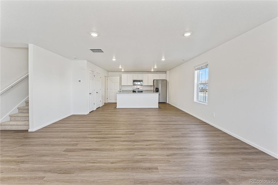 Spacious, unfurnished interior of a new home in , Aurora (Image 11).