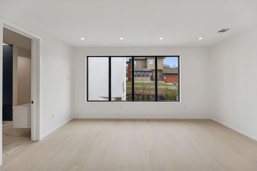 Spacious, unfurnished interior of a new home in , Austin (Image 18).