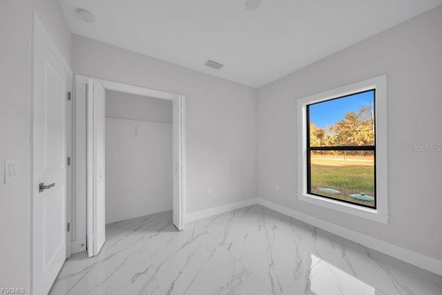 Spacious, unfurnished interior of a new home in , Lehigh Acres (Image 20).