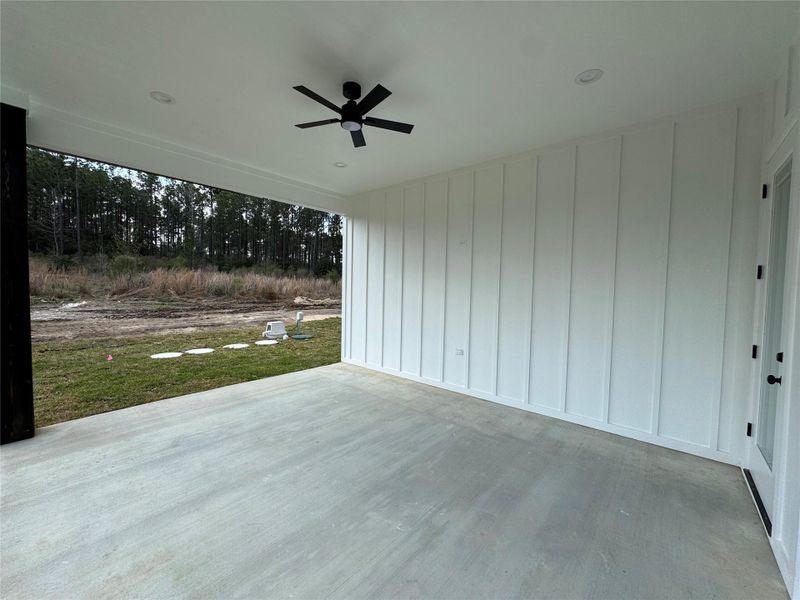 Exterior details and patio area of a home in , Brookeland (Image 3).