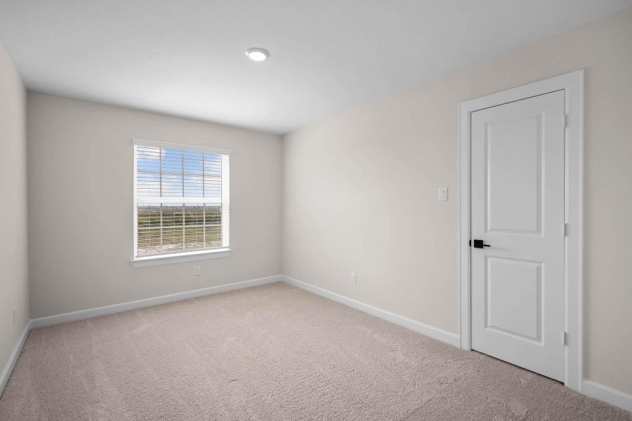 Spacious, unfurnished interior of a new home in Lago Mar, Texas City (Image 11).