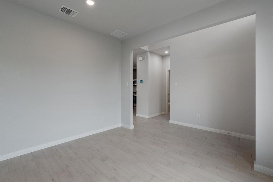 Spacious, unfurnished interior of a new home in Morningstar, Georgetown (Image 29).