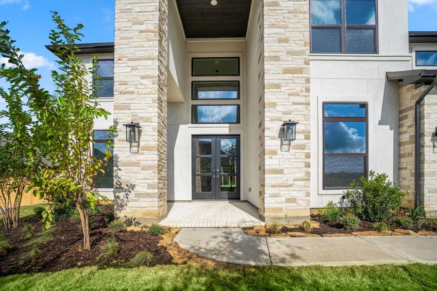 Exterior details and patio area of a home in Briarley, Montgomery (Image 4).