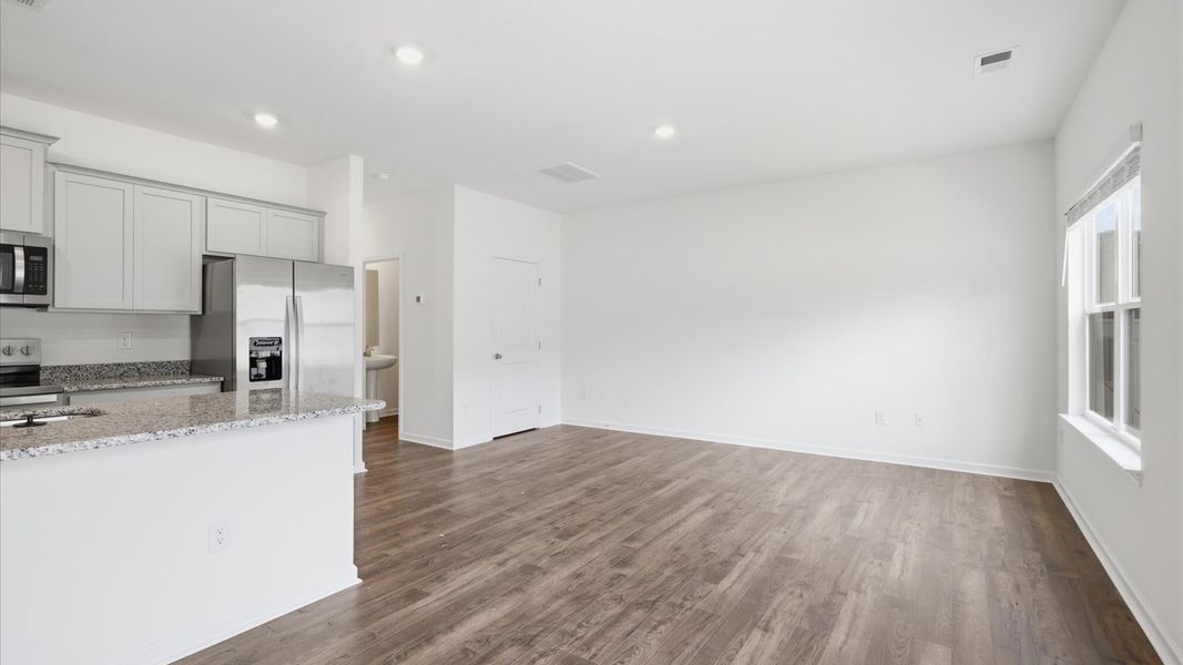 Spacious, unfurnished interior of a new home in Cherokee Crossing, Kodak (Image 13).