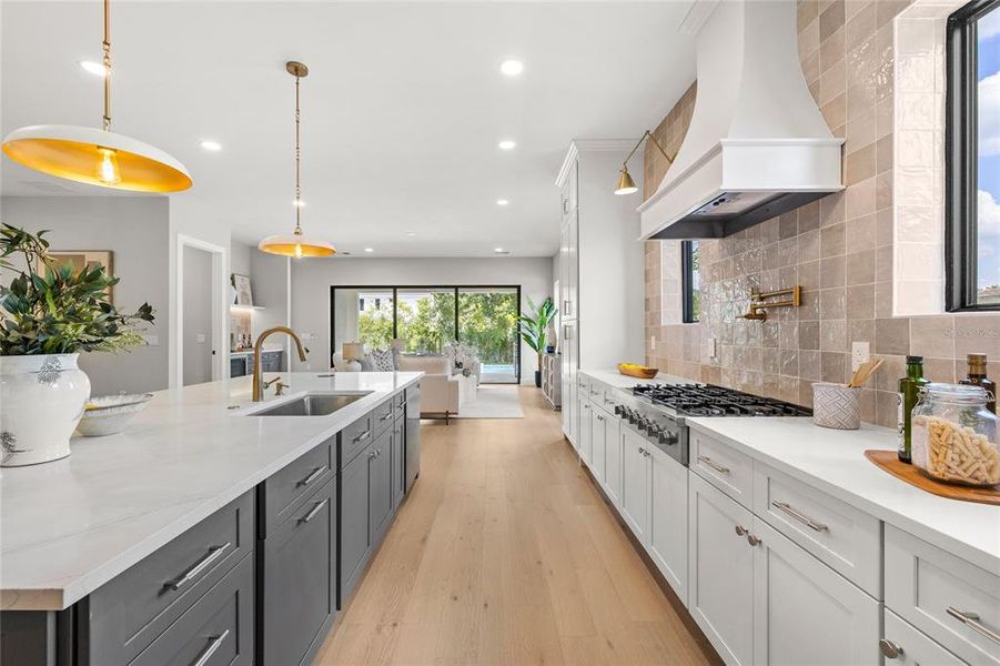 Furnished interior view inside a new home in , Orlando (Image 49).