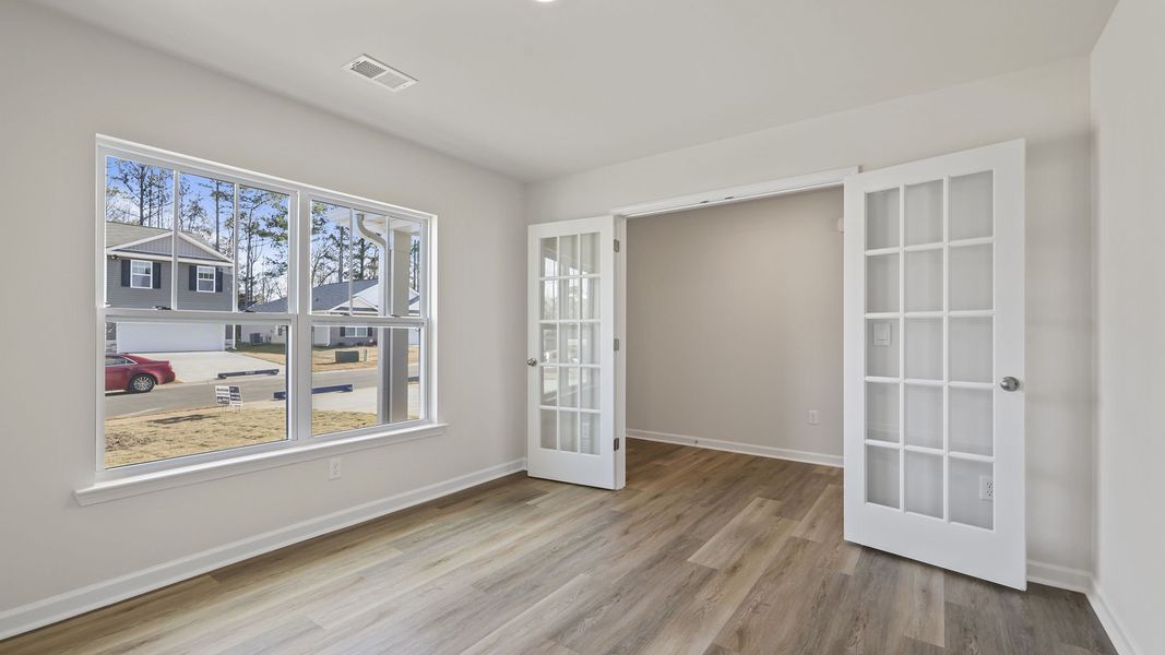Spacious, unfurnished interior of a new home in Cedar Gap, Fountain Inn (Image 15).