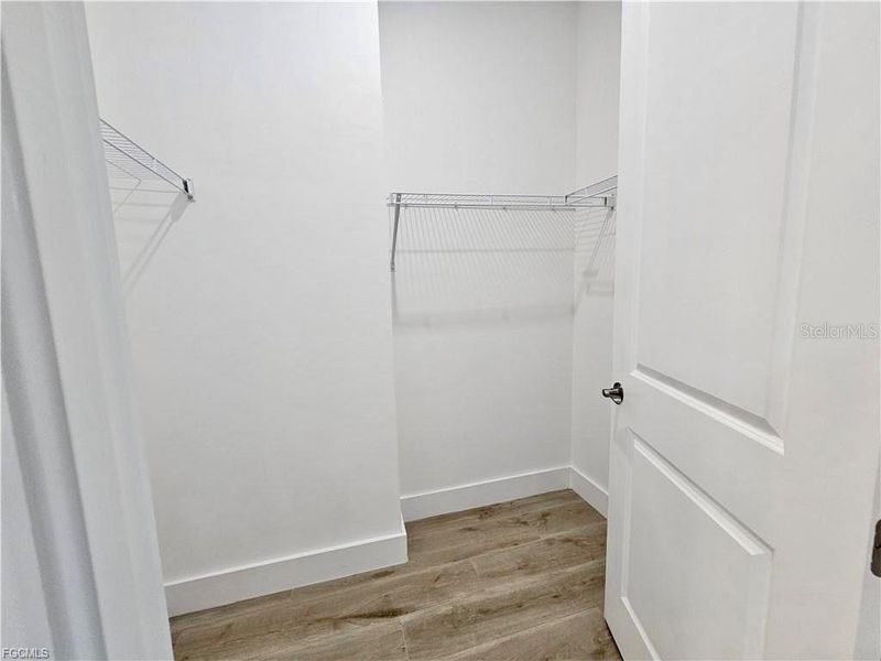 Spacious, unfurnished interior of a new home in , Cape Coral (Image 22).