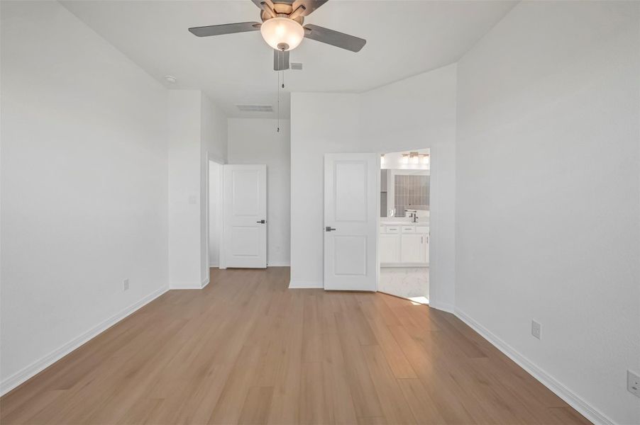 Spacious, unfurnished interior of a new home in Beacon Point at Lago Mar 50’ Homesites, Texas City (Image 30).