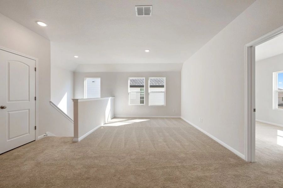 Spacious, unfurnished interior of a new home in Patterson Ranch, Georgetown (Image 21).