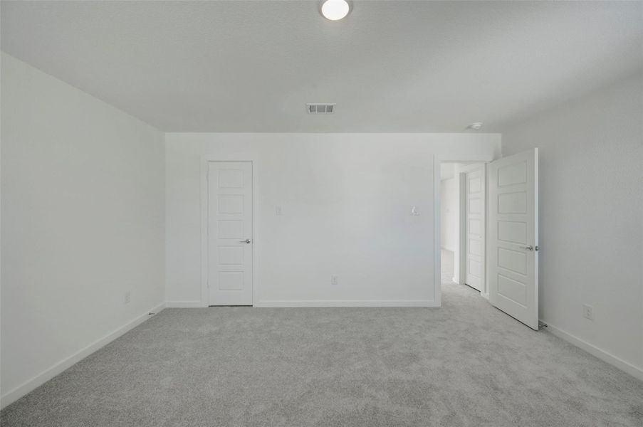 Spacious, unfurnished interior of a new home in Miller's Pond, Rosenberg (Image 24).