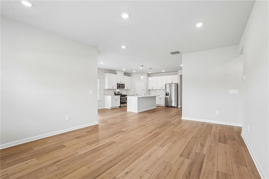 Spacious, unfurnished interior of a new home in Northwoods at Mirror Lake, Villa Rica (Image 27).