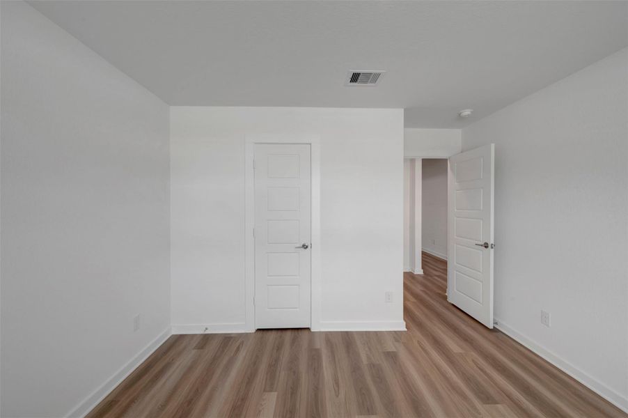 Spacious, unfurnished interior of a new home in Ambrose, La Marque (Image 21).