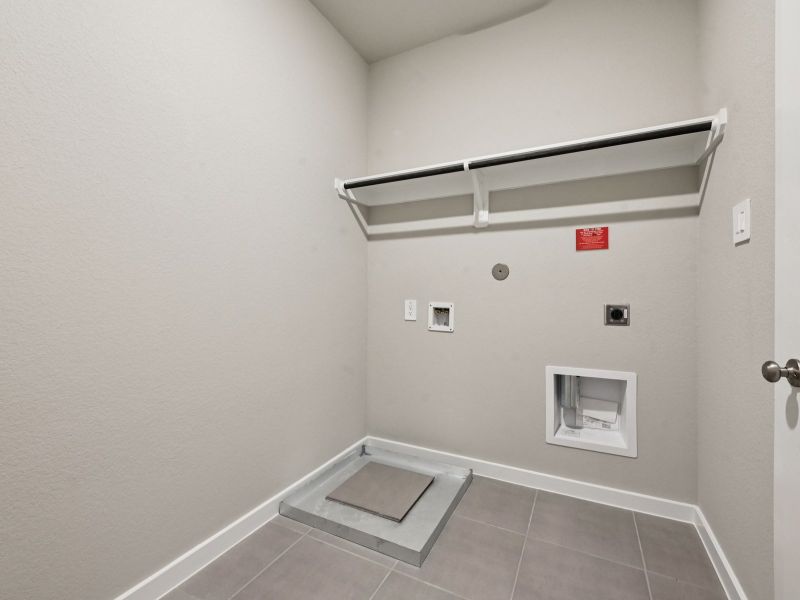 Spacious, unfurnished interior of a new home in Pinewood Trails - City Series, Atascocita (Image 23).