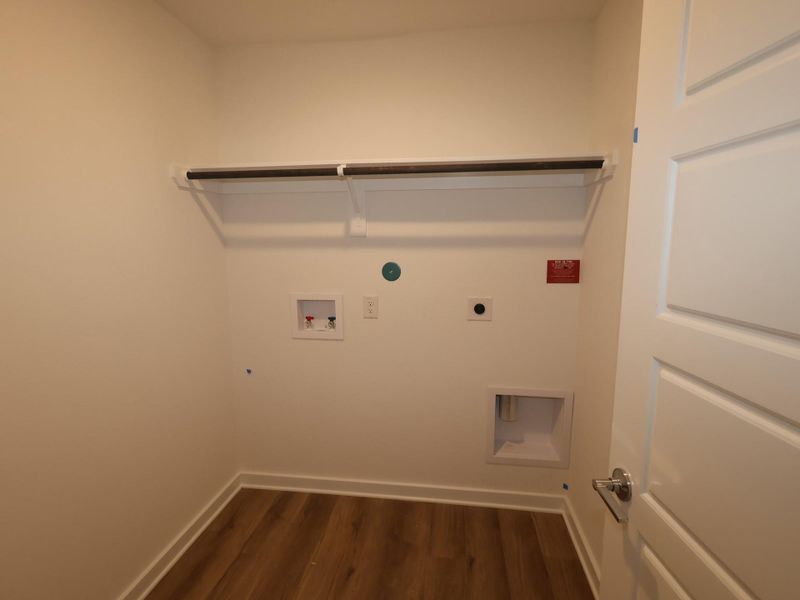 Spacious, unfurnished interior of a new home in Ambrose, La Marque (Image 14).