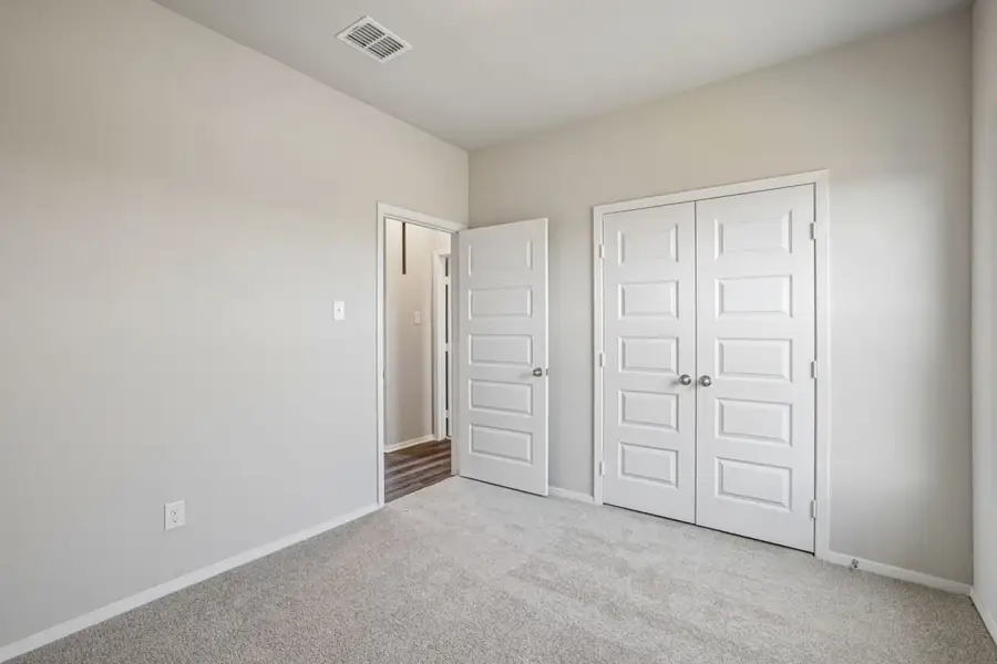 Spacious, unfurnished interior of a new home in Cloverleaf, Austin (Image 22).