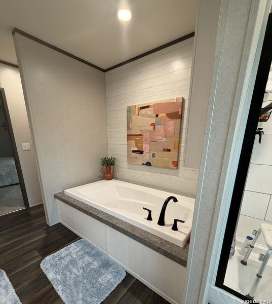 Furnished interior view inside a new home in , Seguin (Image 8).