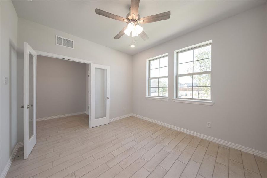 Spacious, unfurnished interior of a new home in Lake Pointe: Lake Pointe at Paloma Creek, Little Elm (Image 19).