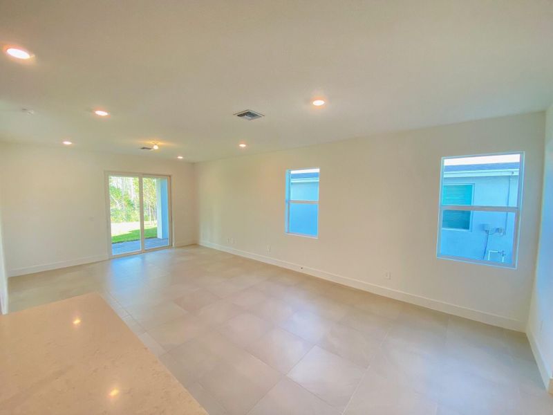 Spacious, unfurnished interior of a new home in Preserves at Park Trace, Stuart (Image 14).