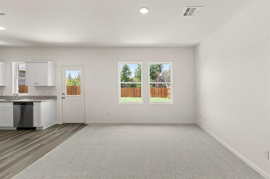 Spacious, unfurnished interior of a new home in Meadow Park, Melissa (Image 14).
