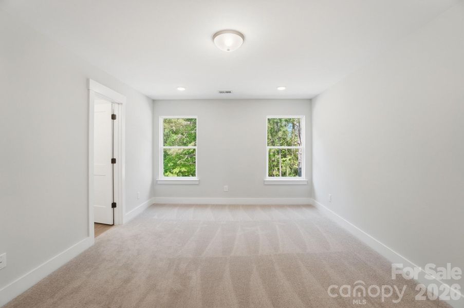 Spacious, unfurnished interior of a new home in Blythe Mill Townhomes, Waxhaw (Image 44).