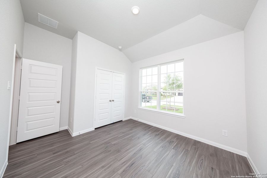 Spacious, unfurnished interior of a new home in Cinco Lakes, San Antonio (Image 12).