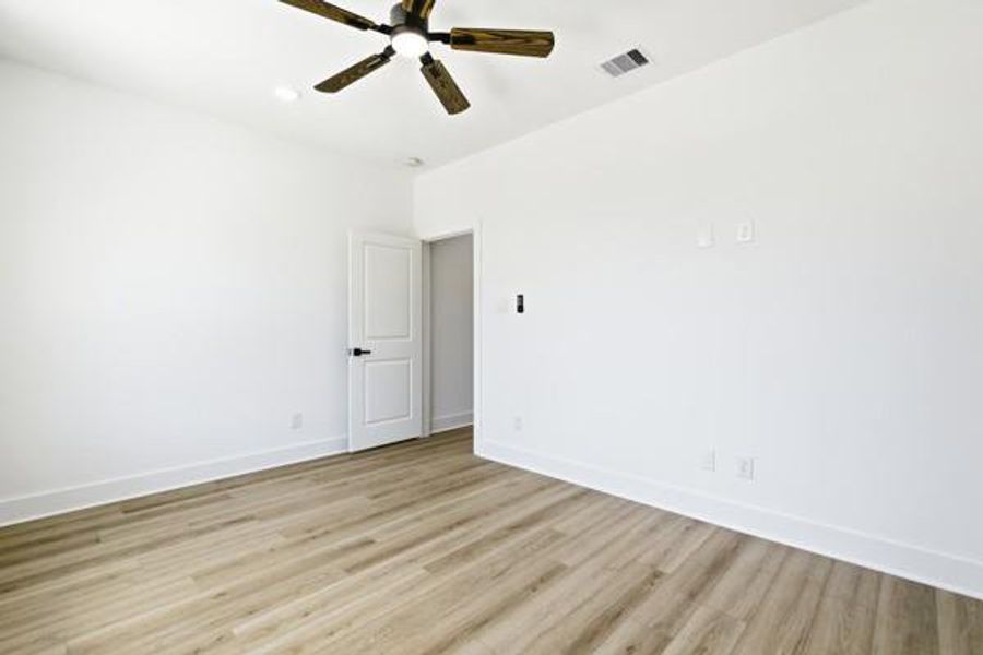Spacious, unfurnished interior of a new home in , Houston (Image 18).