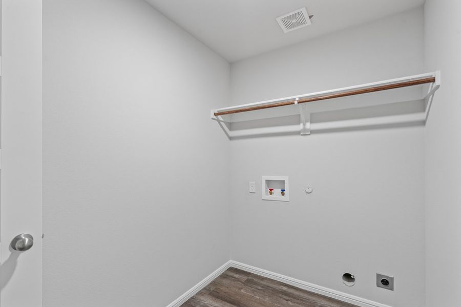 Representative furnished interior of a home built from the TAYLOR by D.R. Horton in Faculty Row, Abilene (Image 27).