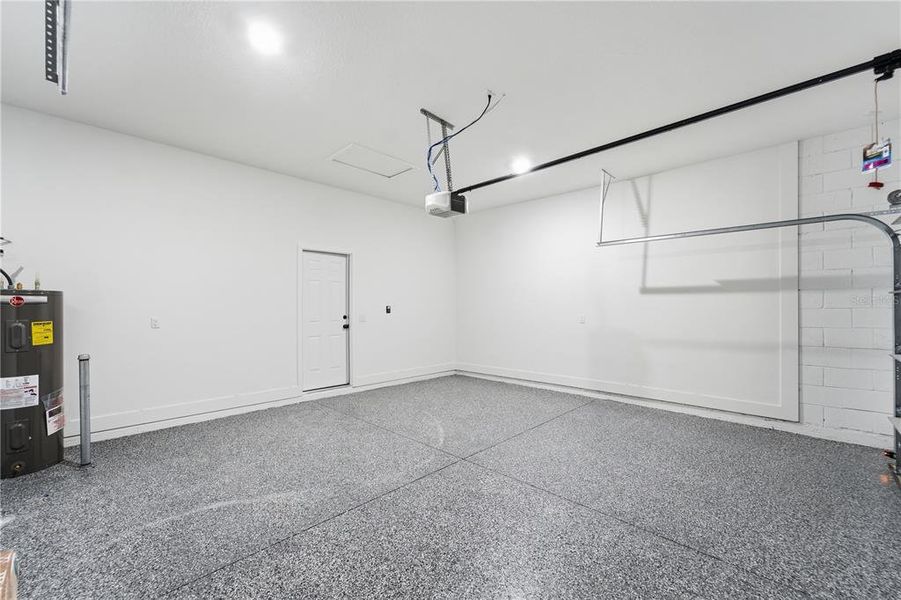 Spacious, unfurnished interior of a new home in , Ocala (Image 29).