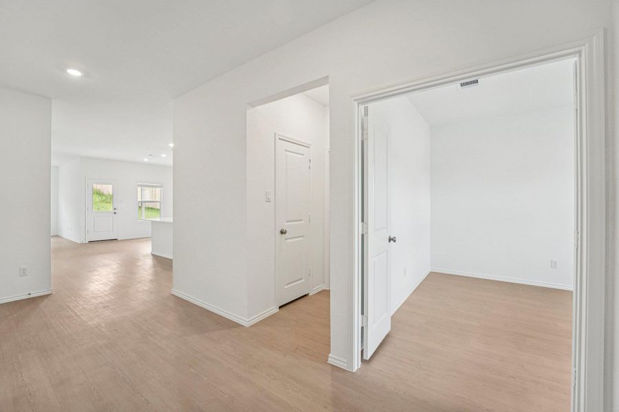 Spacious, unfurnished interior of a new home in Clayton Ranch, Copperas Cove (Image 21).