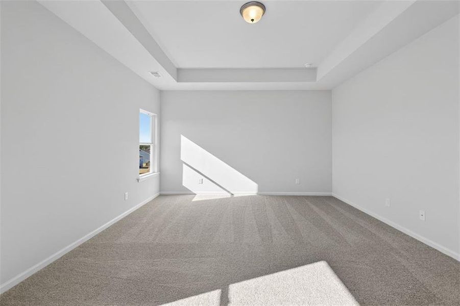 Spacious, unfurnished interior of a new home in Victoria Heights, Dallas (Image 37).
