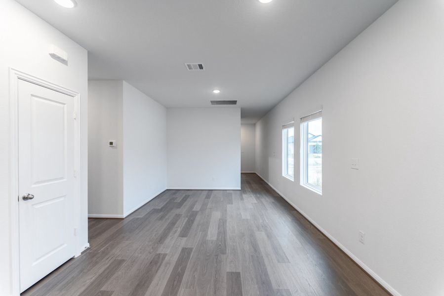 Spacious, unfurnished interior of a new home in Cool Water, Jarrell (Image 9).