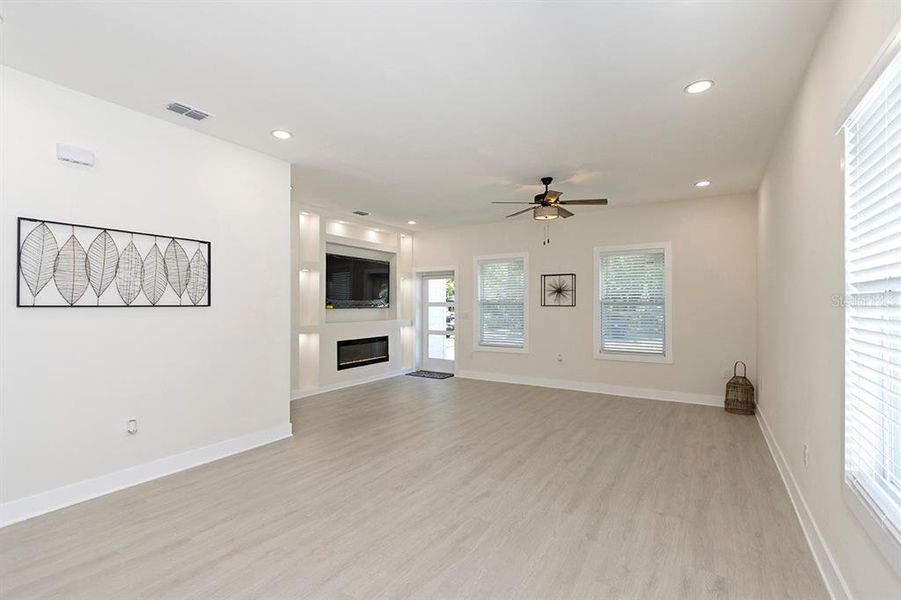 Spacious, unfurnished interior of a new home in , Tampa (Image 34).