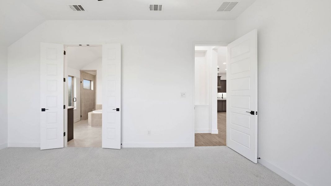 Spacious, unfurnished interior of a new home in Hillstead, Lavon (Image 21).