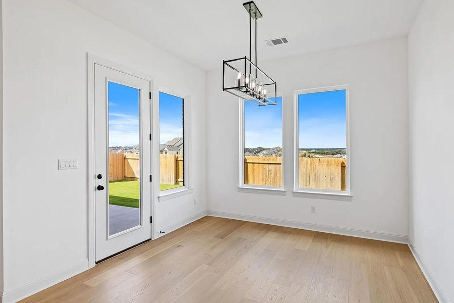 Spacious, unfurnished interior of a new home in Lariat - 70', Liberty Hill (Image 17).