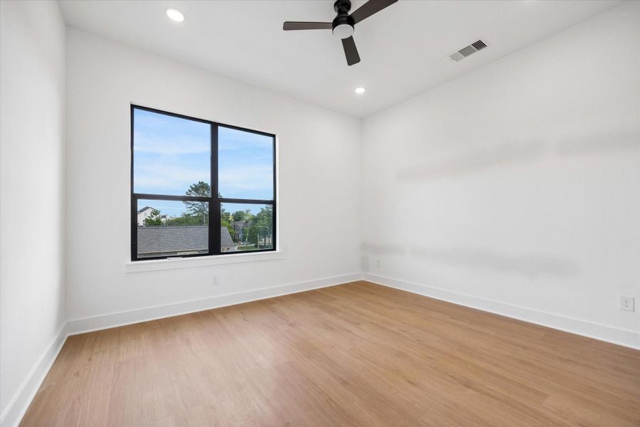 Spacious, unfurnished interior of a new home in , Houston (Image 27).