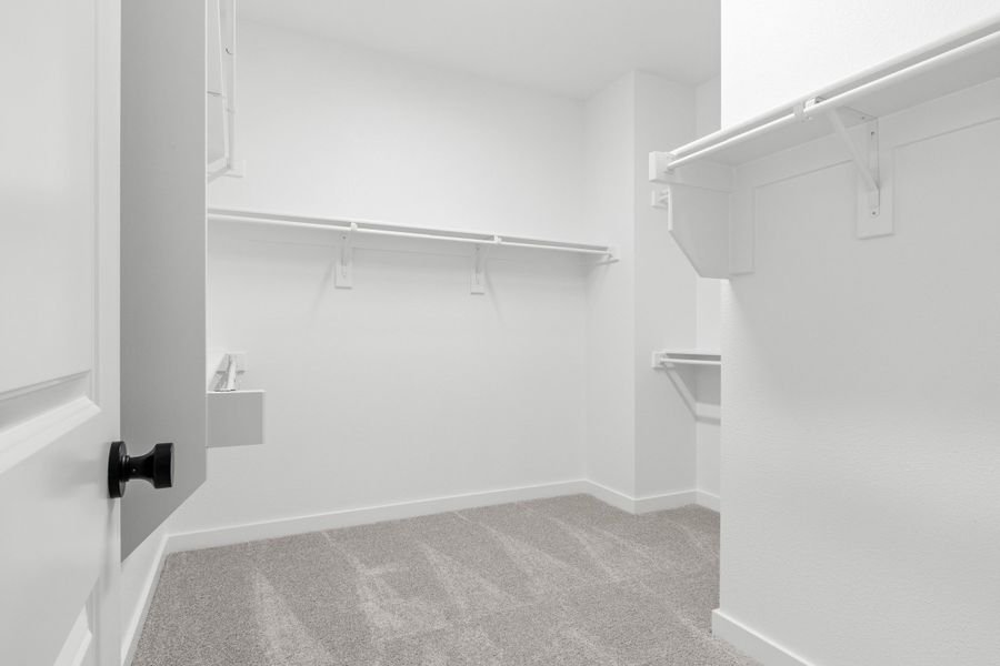 Spacious, unfurnished interior of a new home in Wildridge, Oak Point (Image 43).