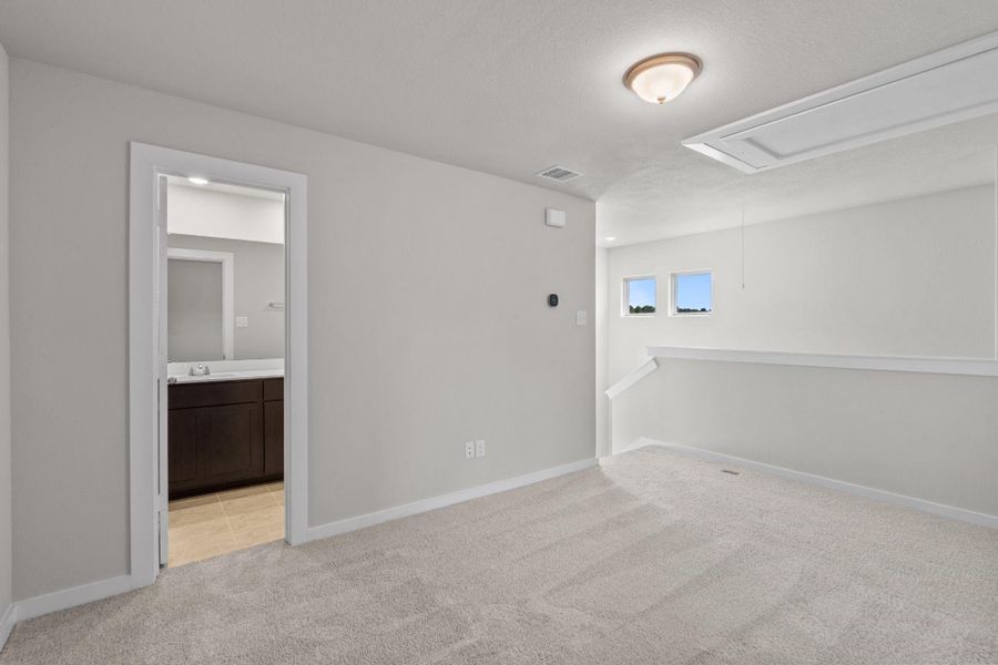 Spacious, unfurnished interior of a new home in Westridge Cove, Panorama Village (Image 20).