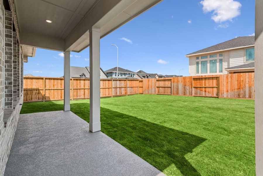 Welcome to The Gladesdale by David Weekley Homes. Move-In-Ready Now!