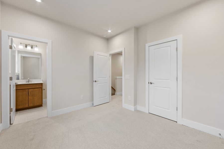 Spacious, unfurnished interior of a new home in Context at Oakhurst, Charlotte (Image 36). Spacious, unfurnished interior of a new home in Context at Oakhurst, Charlotte (Image 36).