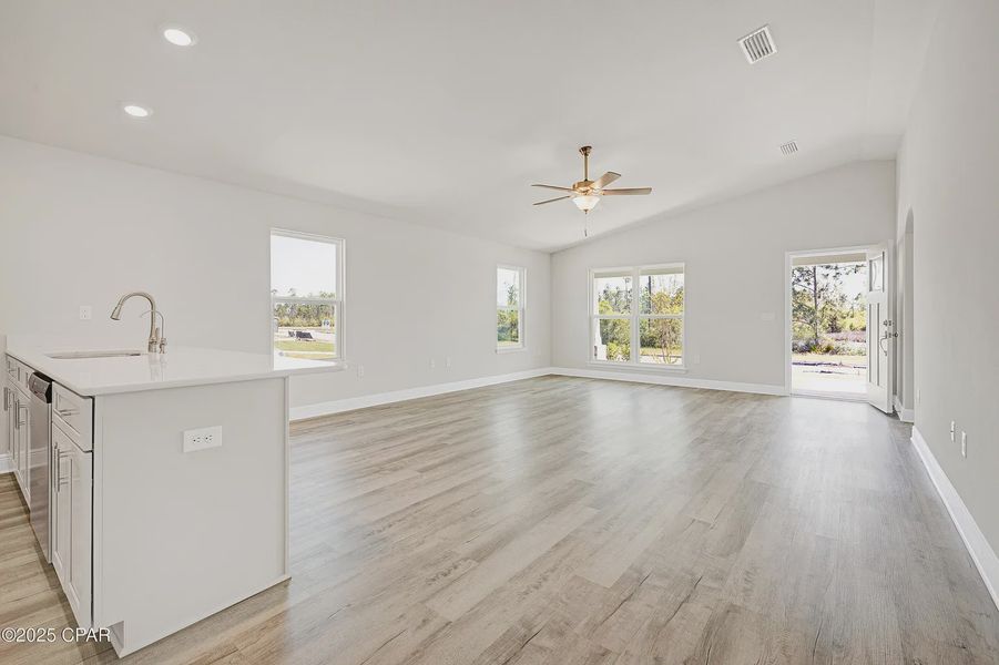 Spacious, unfurnished interior of a new home in East Bay, Panama City (Image 12).