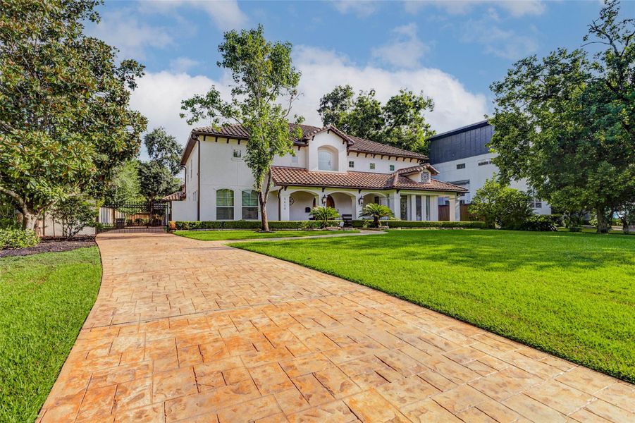 BEAUTIFUL 20,000+LOT
