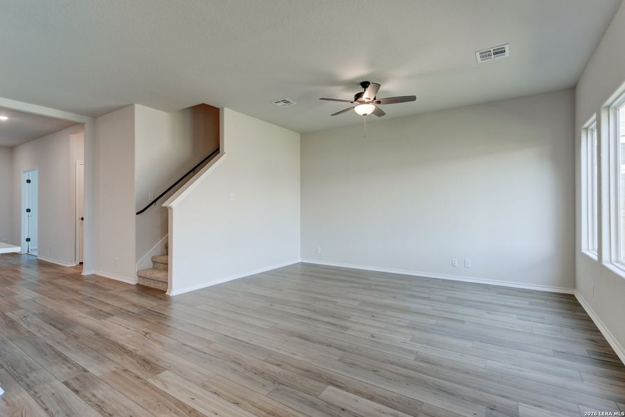 Spacious, unfurnished interior of a new home in Hennersby Hollow, San Antonio (Image 14).