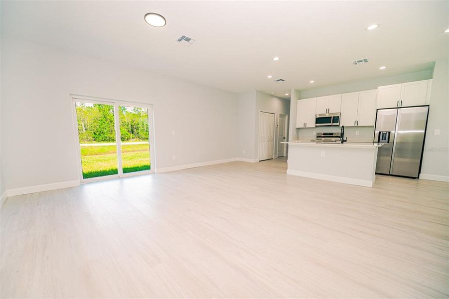 Spacious, unfurnished interior of a new home in , Kissimmee (Image 16).