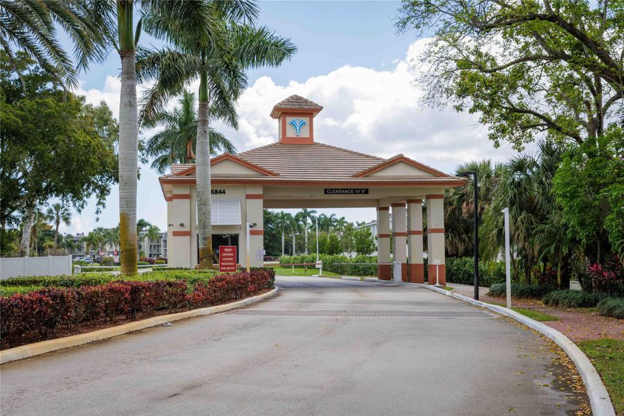 A guard house is only one of many amenities offered at the Fountains.