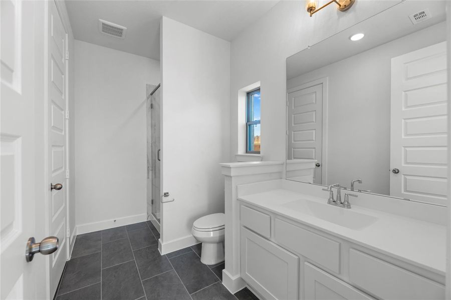 Furnished interior view inside a new home in Lago Mar, Texas City (Image 9).