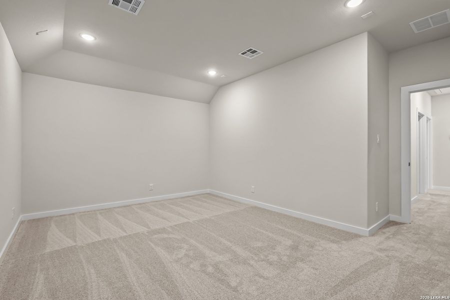 Spacious, unfurnished interior of a new home in Stillwater Ranch, San Antonio (Image 24).