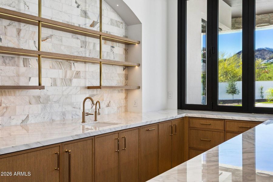 15-web-or-mls-6610-n-mountain-view-rd