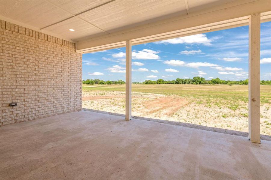 Exterior details and patio area of a home in , Hawley (Image 3).