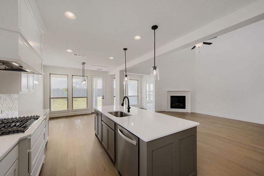 9904 Oak Glade - Kitchen