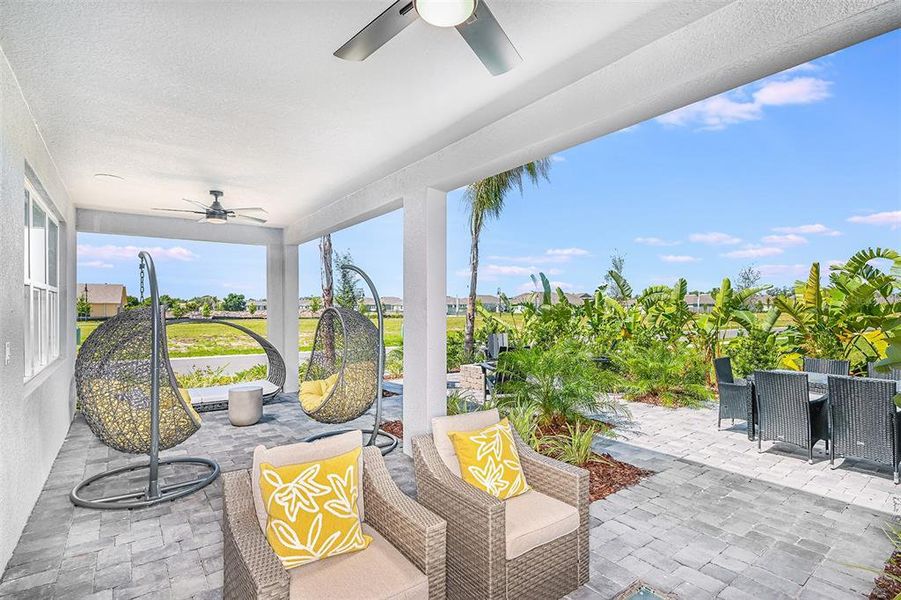 Exterior details and patio area of a home in , Kissimmee (Image 3).